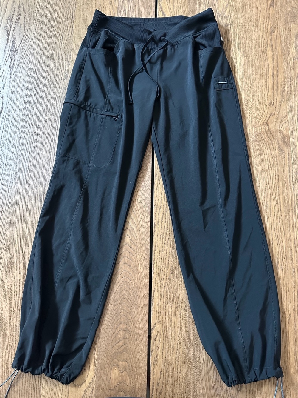 Black Women's Drawstring Cargo Joggers size MEDIUM